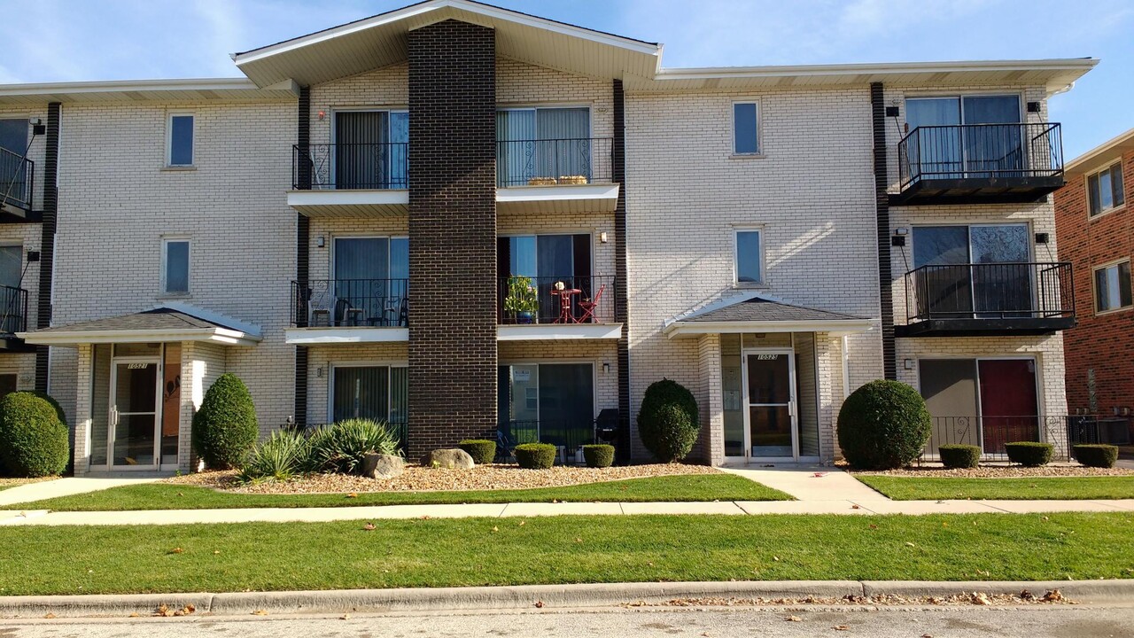 Parkside Apartments in Chicago Ridge, IL - Building Photo