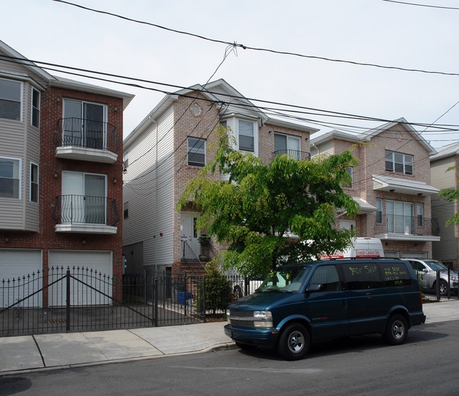 37 Camp St in Newark, NJ - Foto de edificio - Building Photo