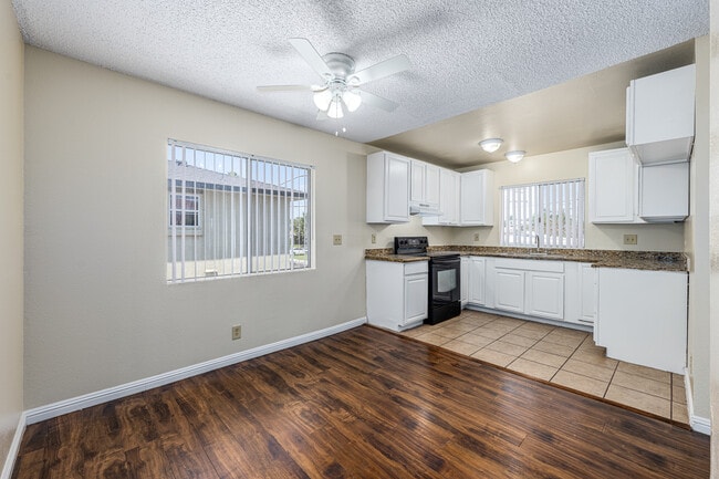7853 State St in Huntington Park, CA - Building Photo - Interior Photo
