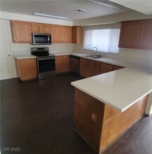 6761 Holmby Ave in Las Vegas, NV - Building Photo - Building Photo