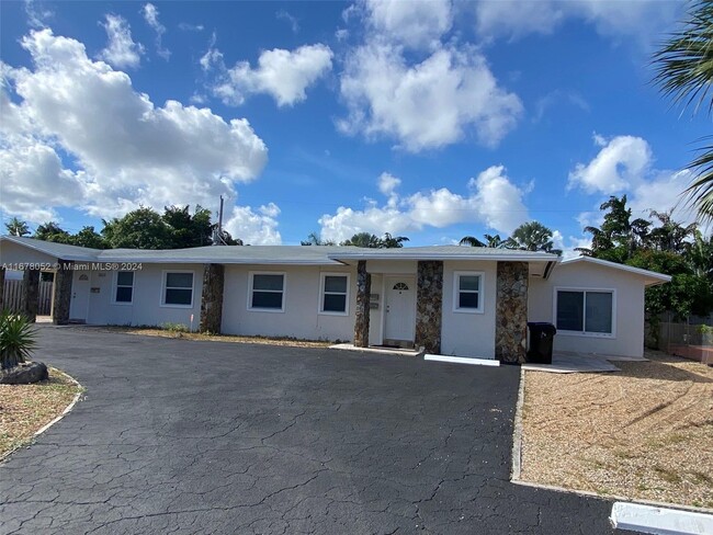 2623 NE 32nd St-Unit -B in Fort Lauderdale, FL - Building Photo - Building Photo