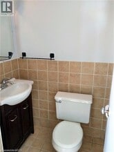 410 Erb St. W in Waterloo, ON - Building Photo - Building Photo