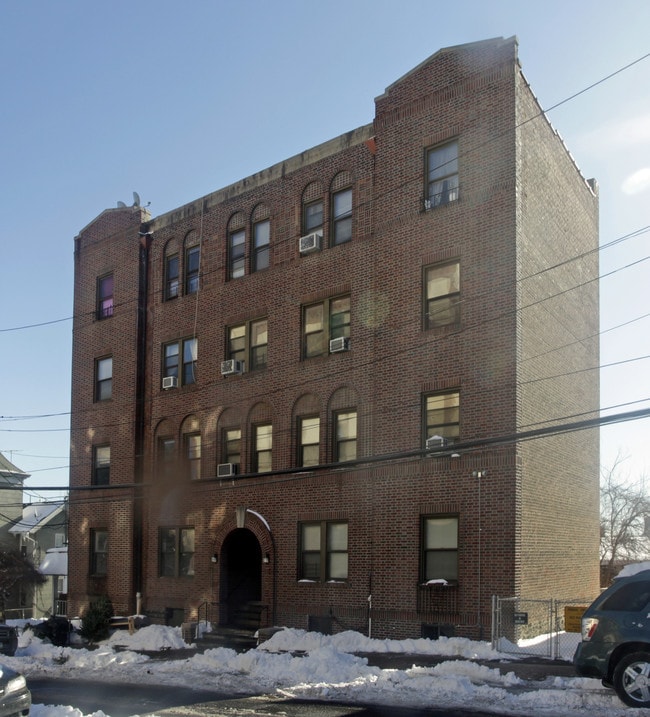 114 Valentine St in Mount Vernon, NY - Foto de edificio - Building Photo