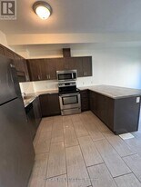 10 Dufferin St in Norwich, ON - Building Photo