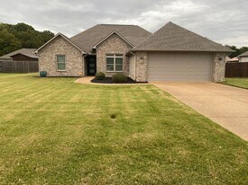 16 White Birch Dr in Jackson, TN - Building Photo