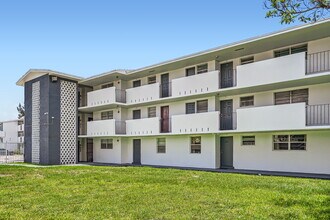 Lakeshore Presidential Apartments in Miami, FL - Building Photo - Building Photo