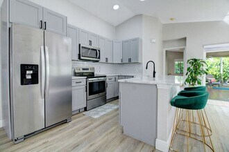 1025 Bamboo Ln in Weston, FL - Building Photo - Building Photo