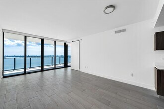 3131 NE 7th Ave, Unit 4104 in Miami, FL - Foto de edificio - Building Photo