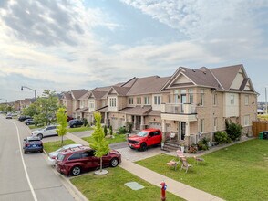 174 Sky Harbour Dr in Brampton, ON - Building Photo - Building Photo