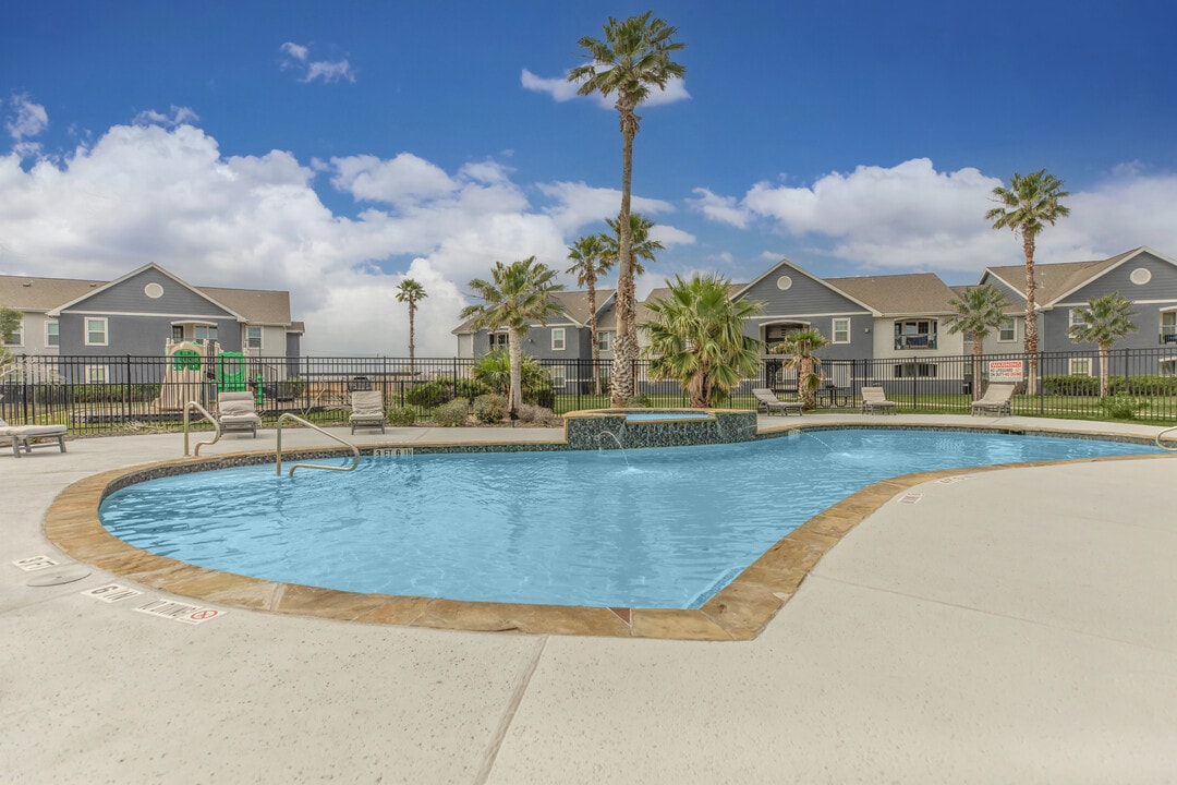Sierra Royale in Robstown, TX - Foto de edificio