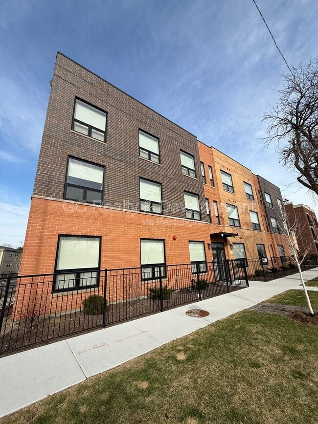 property at 5071 N Northwest Hwy