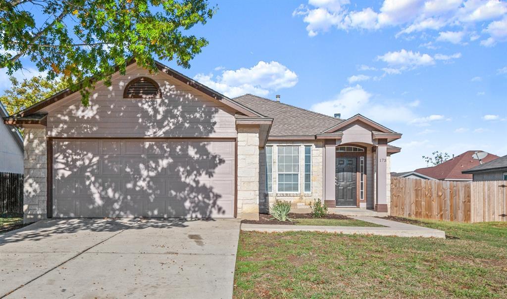 173 Sapphire Lake Dr in Kyle, TX - Building Photo