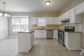 7131 Point Avery Dr in Baton Rouge, LA - Building Photo - Building Photo