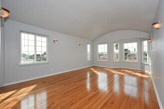 1252 N Mariposa Ave, Unit 102 in Los Angeles, CA - Building Photo - Building Photo