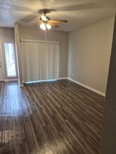 Golden Village Townhomes in Houston, TX - Foto de edificio - Building Photo