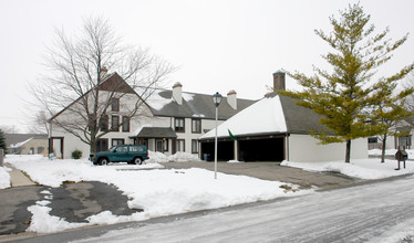 St. Andrews Village Apartments in Dublin, OH - Building Photo - Building Photo