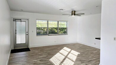 17 Norwich a, Unit A in West Palm Beach, FL - Building Photo - Building Photo