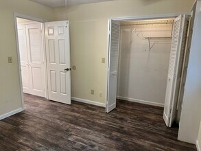 104 Meadow Park Ln, Unit Unit c in Hendersonville, NC - Building Photo - Building Photo