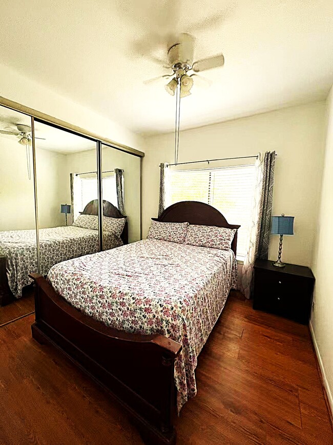 2207 S Braeswood Blvd in Houston, TX - Building Photo - Building Photo