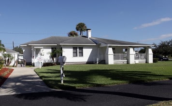 Palm Village in Bradenton, FL - Foto de edificio - Building Photo