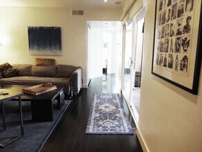 1010 Palm Ave, Unit #109 in West Hollywood, CA - Building Photo - Building Photo