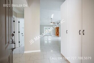 8821 Beeler Dr in Tampa, FL - Building Photo - Building Photo