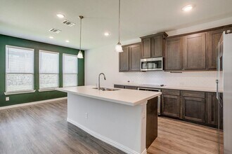 449 Windy Knoll Rd in Burleson, TX - Foto de edificio - Building Photo