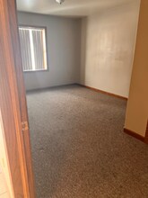 9920 Delray Dr in New Middletown, OH - Foto de edificio - Building Photo