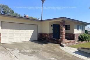 5197 N Mountain View Ave in San Bernardino, CA - Building Photo