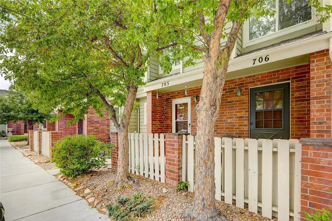 7474 E Arkansas Ave in Denver, CO - Building Photo