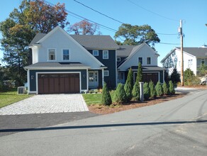 Luxury Waterfront Townhouse in Gloucester, MA - Building Photo - Building Photo