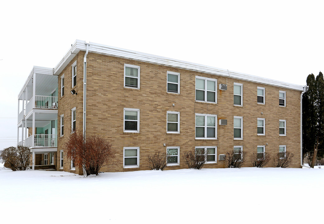 Roseville Terrace in Roseville, MN - Building Photo