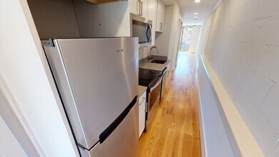 1311 Pennsylvania Ave SE, Unit 2A in Washington, DC - Building Photo - Building Photo