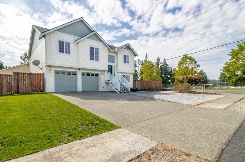7804 207th St E in Spanaway, WA - Building Photo