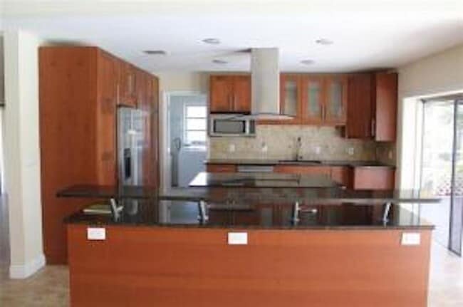 4705 Holly Dr in Tamarac, FL - Building Photo - Building Photo
