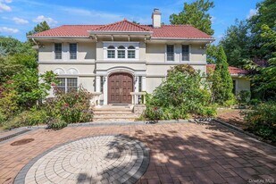 87 Arleigh Rd in Great Neck, NY - Building Photo