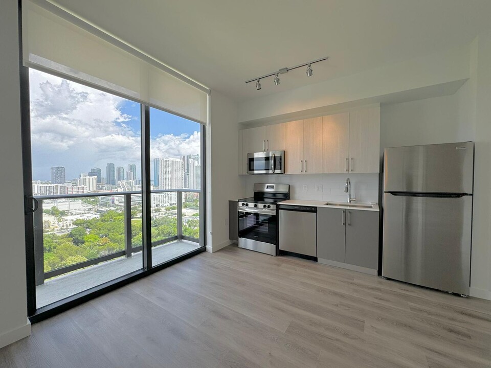 90 NE 17th St, Unit 2111 in Miami, FL - Foto de edificio