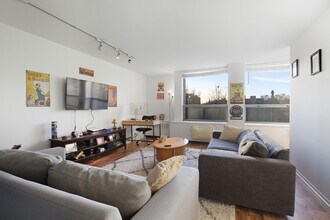 1355 N Sandburg Terrace, Unit 303D in Chicago, IL - Building Photo - Building Photo