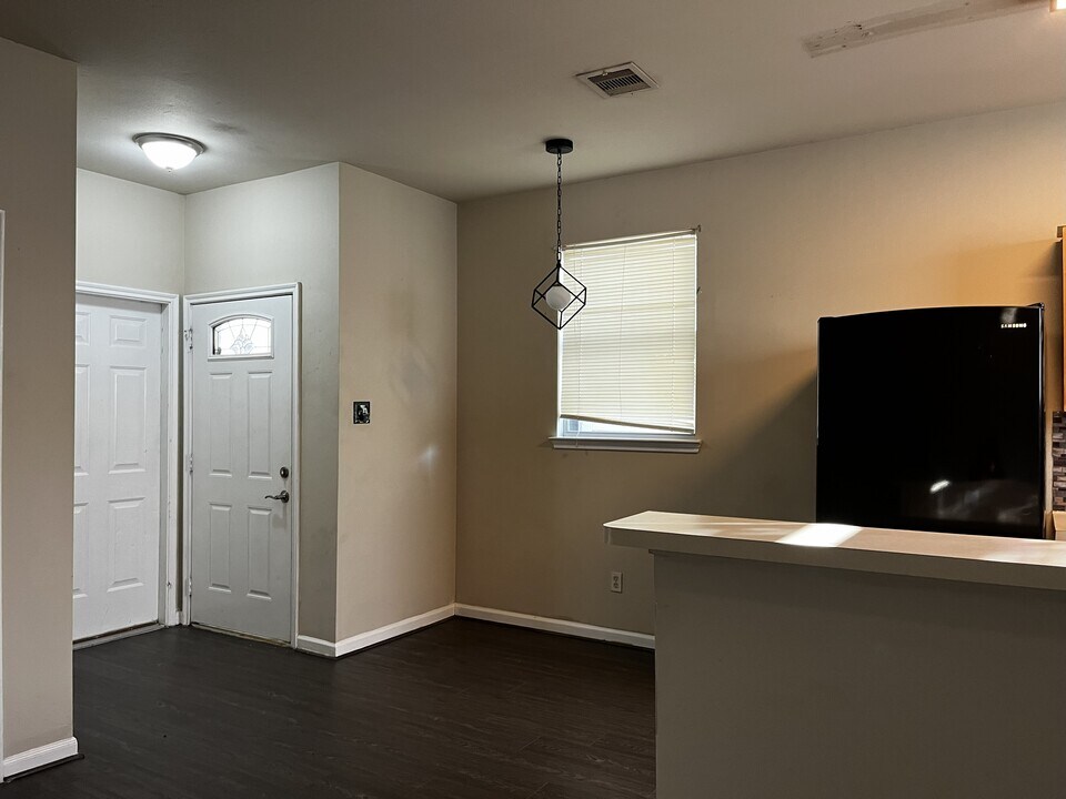 11807 Chetman Dr, Unit B in Houston, TX - Foto de edificio