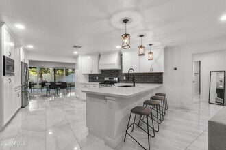 3938 E Cheery Lynn Rd in Phoenix, AZ - Building Photo - Building Photo