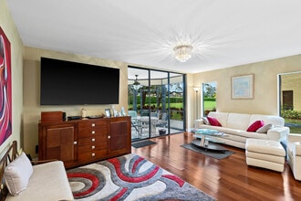5375 10th Fairway Dr in Delray Beach, FL - Building Photo - Building Photo