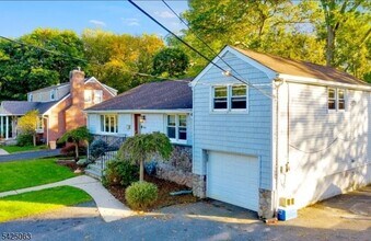 684 Spring Ave in Ridgewood, NJ - Building Photo - Building Photo