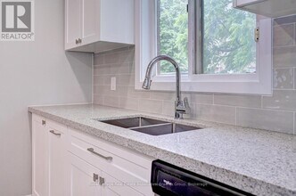 110 Conway Dr in Kitchener, ON - Building Photo - Building Photo