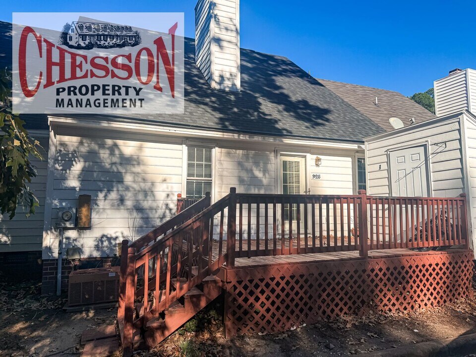 925 S Hornbeam Dr in Rocky Mount, NC - Building Photo