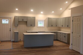 1785 Kellogg Rd in St. Albans, VT - Building Photo - Building Photo