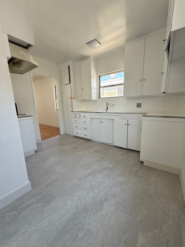 929 Lincoln Blvd in Santa Monica, CA - Building Photo - Building Photo