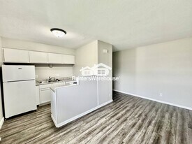 114 NW College Ave in Ankeny, IA - Building Photo