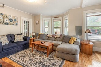 109 Chestnut St, Unit 1 in Waltham, MA - Building Photo - Building Photo