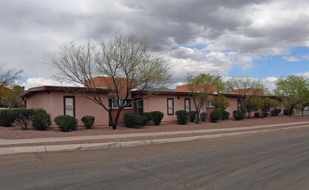 472 W Laguna St in Tucson, AZ - Foto de edificio