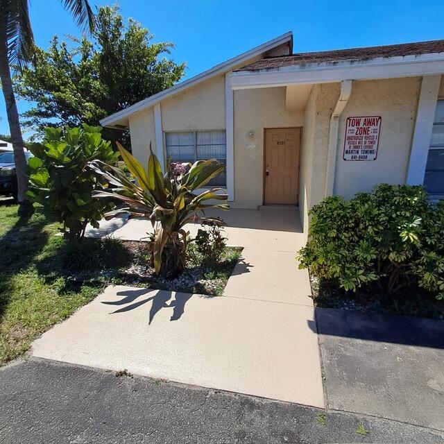 3194 49th Ln S in Lake Worth Beach, FL - Building Photo